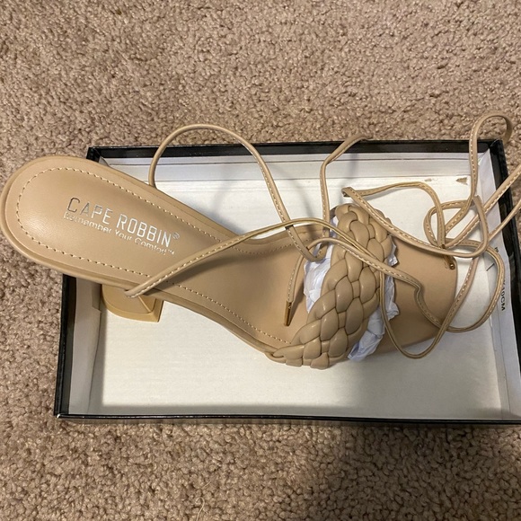 Womens Cape Robbin Strappy Tan heels - Picture 3 of 4